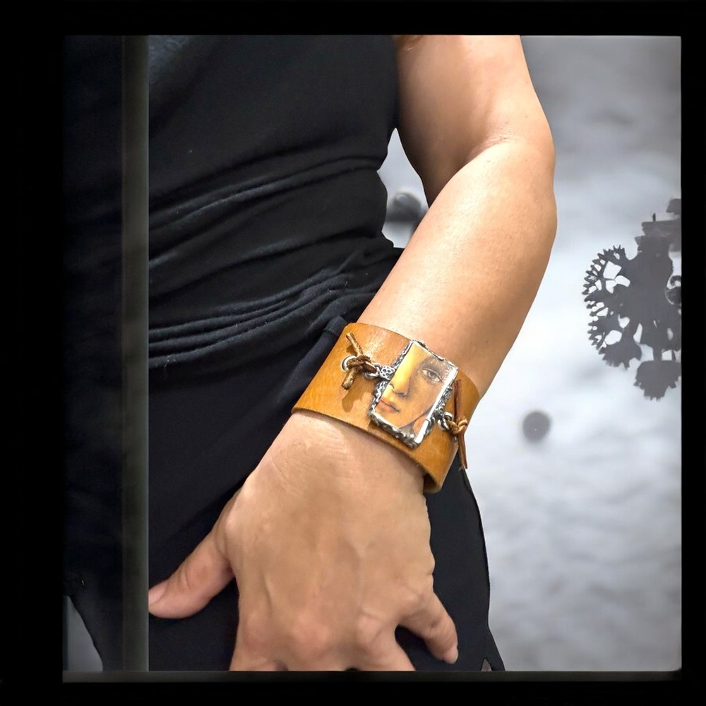 La Ghirlandata Rosetti Art Face Tile & Silver Blend Bezel Leather Cuff Bracelet - Picture 5 of 11